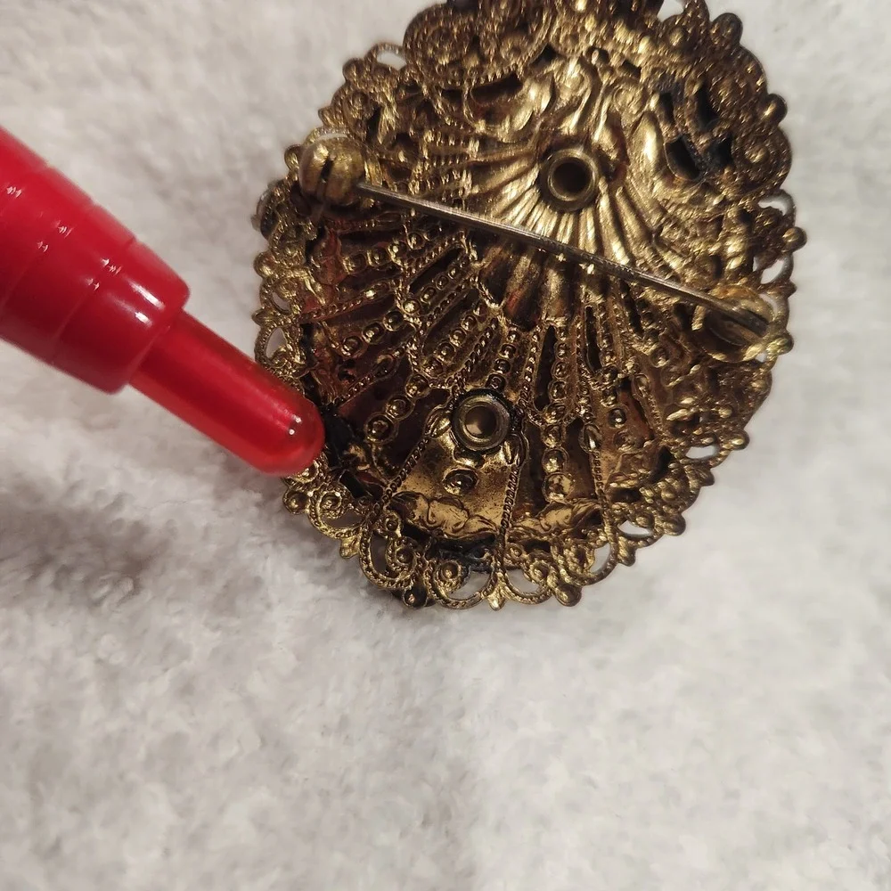 Vintage Fragonard Courting Couple Cameo Brooch Gold Tone AB Rhinestone Filigree‎